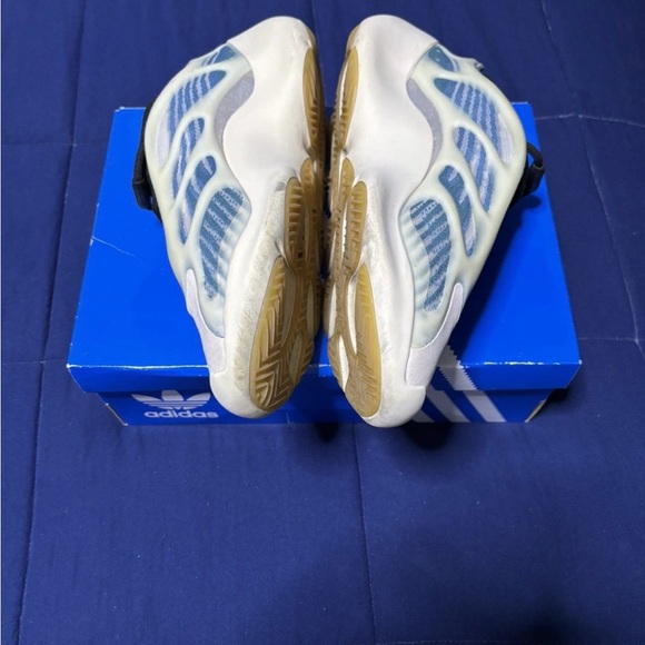 Adidas Yeezy 700 V3 Kyanite 2021 Size 10